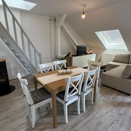 Gemuetliche Neurenovierte Dachgeschosswohnung Erfurt Exterior foto